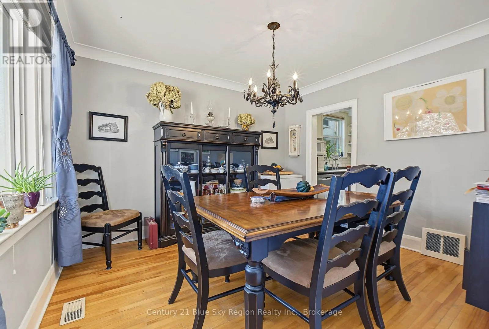 941 MAIN STREET W