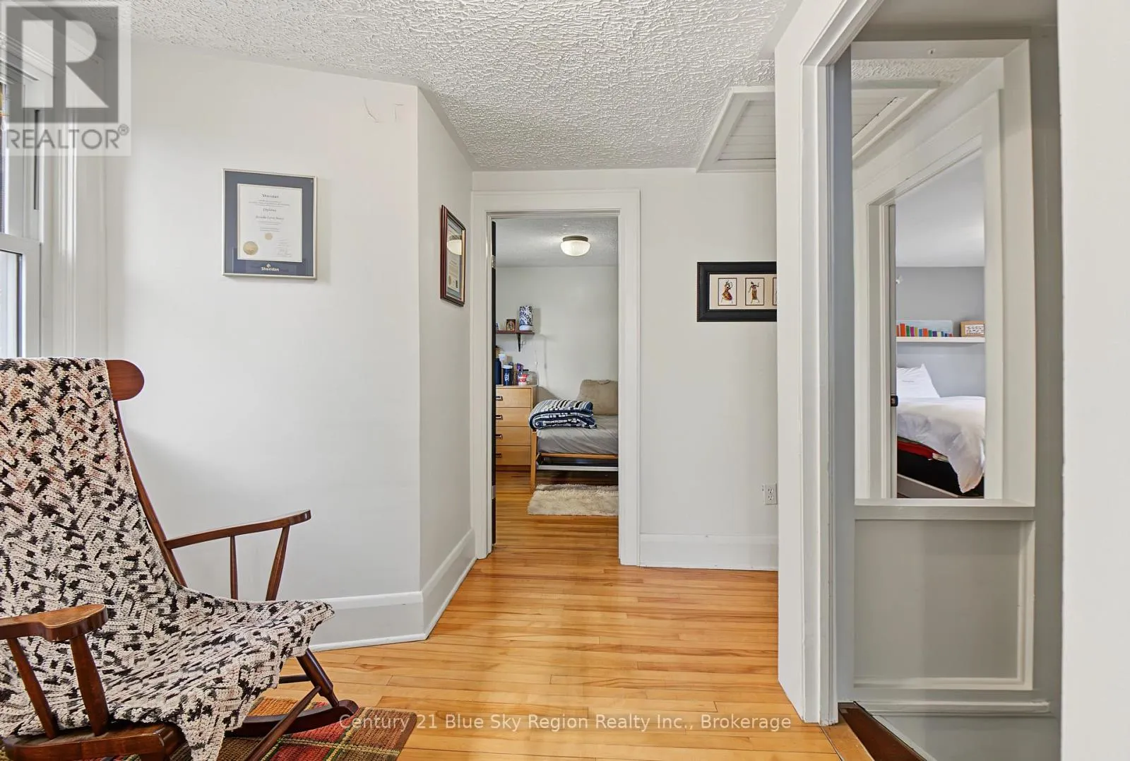 941 MAIN STREET W