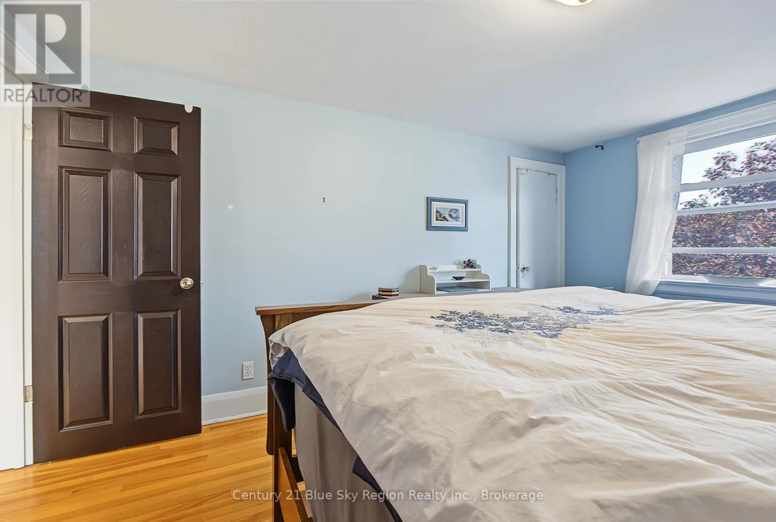 941 MAIN STREET W