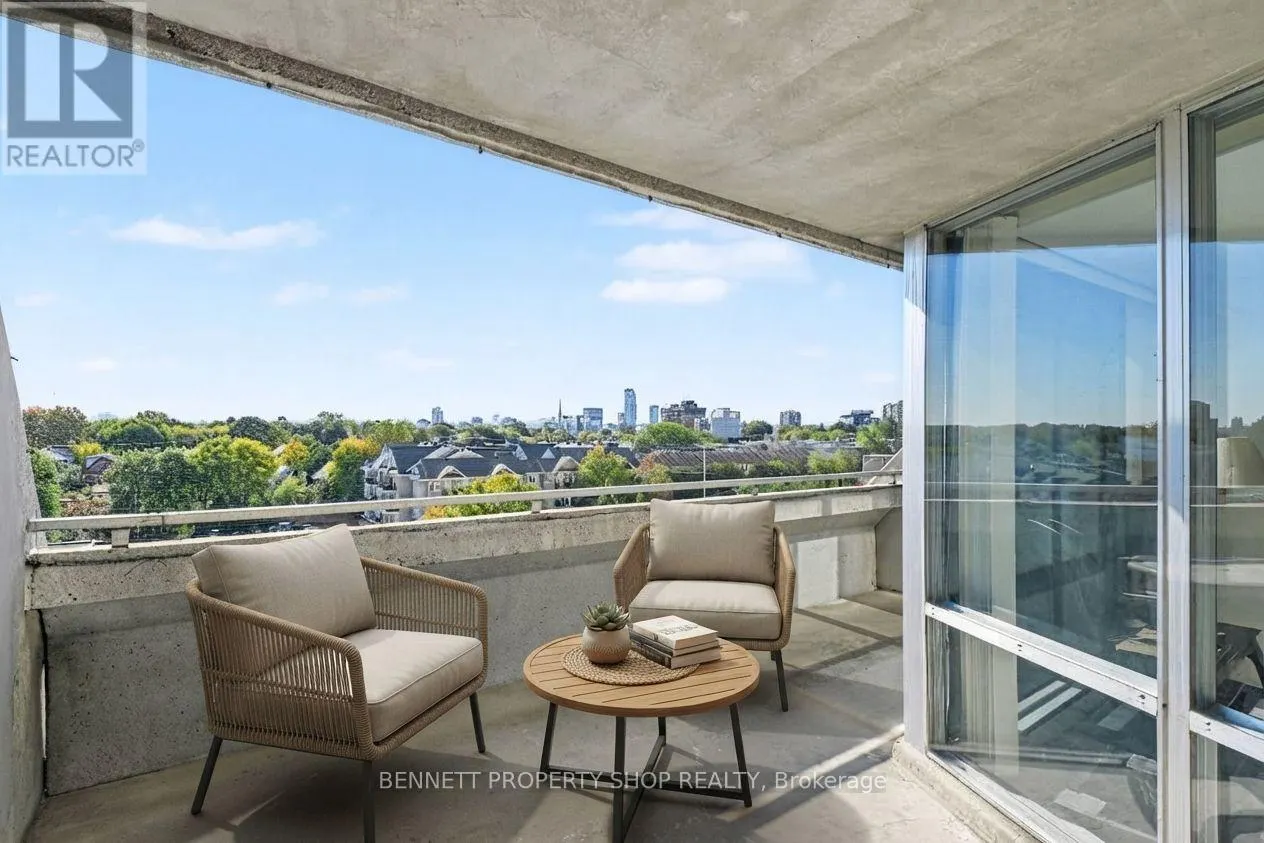 903 - 530 LAURIER AVENUE W
