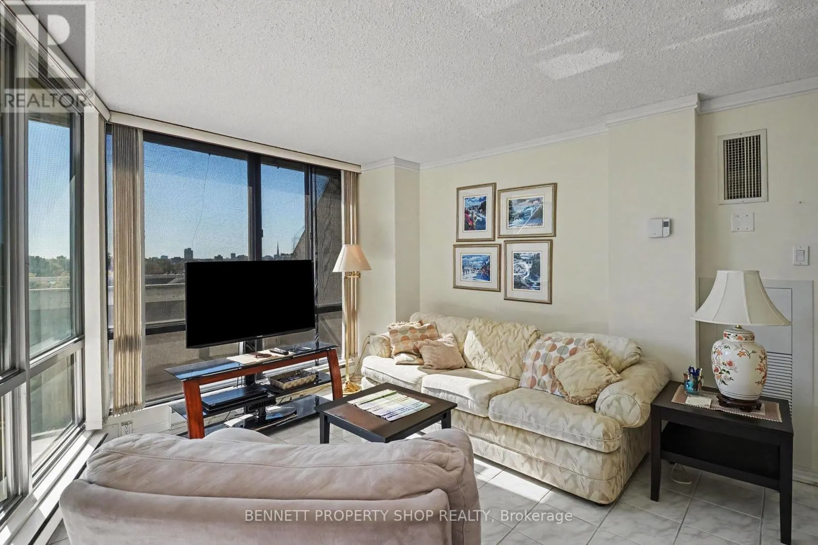 903 - 530 LAURIER AVENUE W