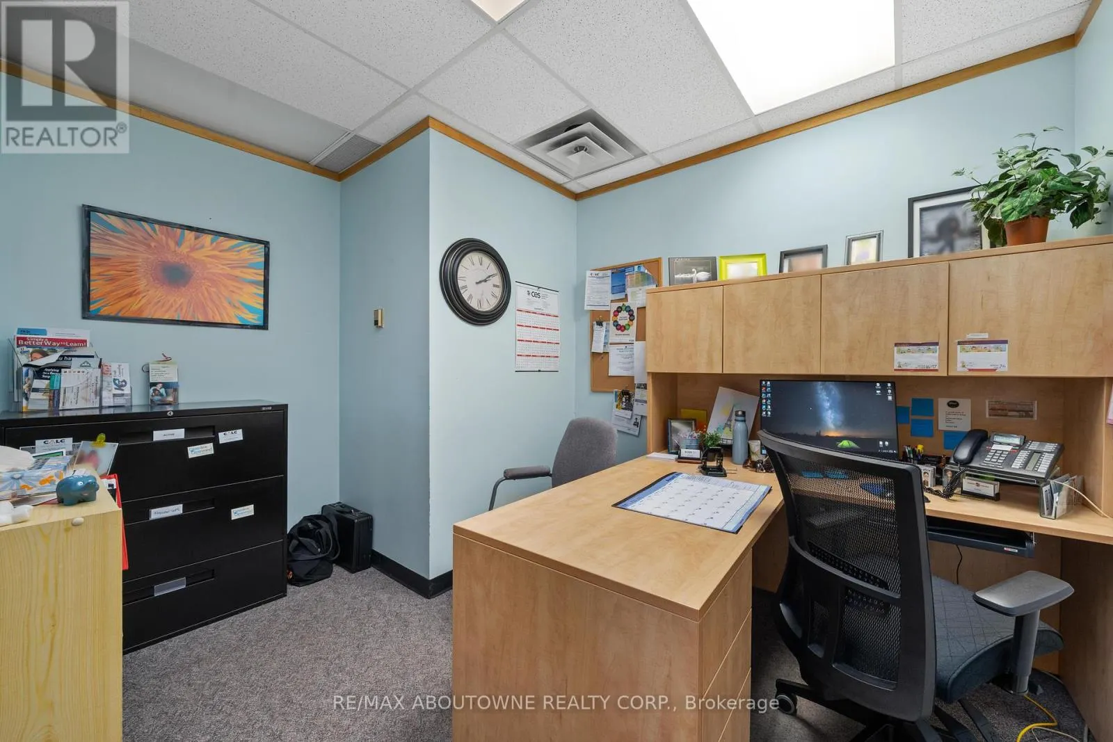 2 - 54 DUNDAS STREET E