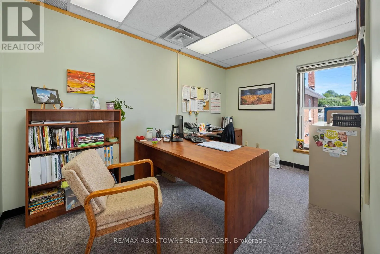 2 - 54 DUNDAS STREET E