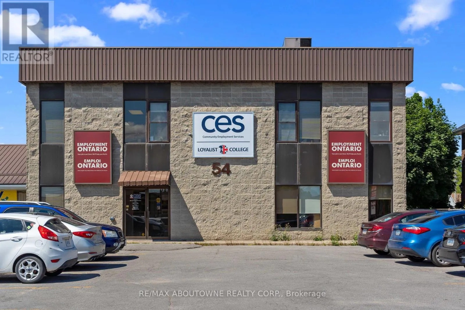 2 - 54 DUNDAS STREET E