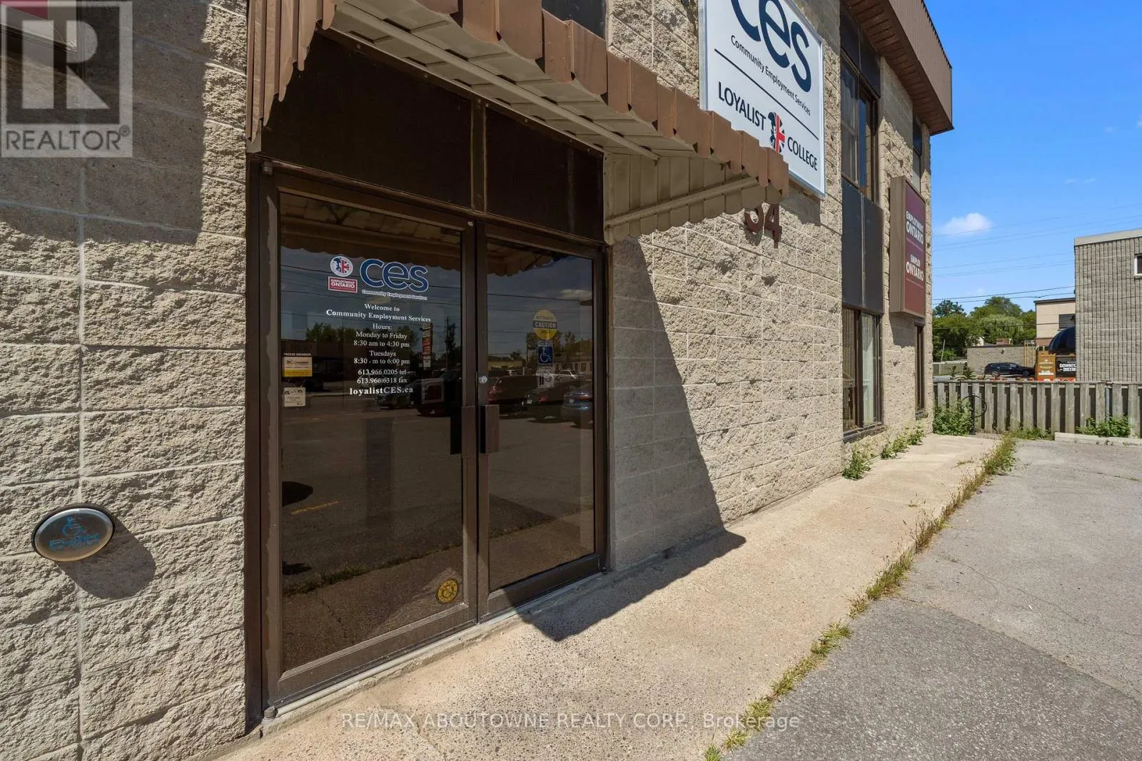 2 - 54 DUNDAS STREET E