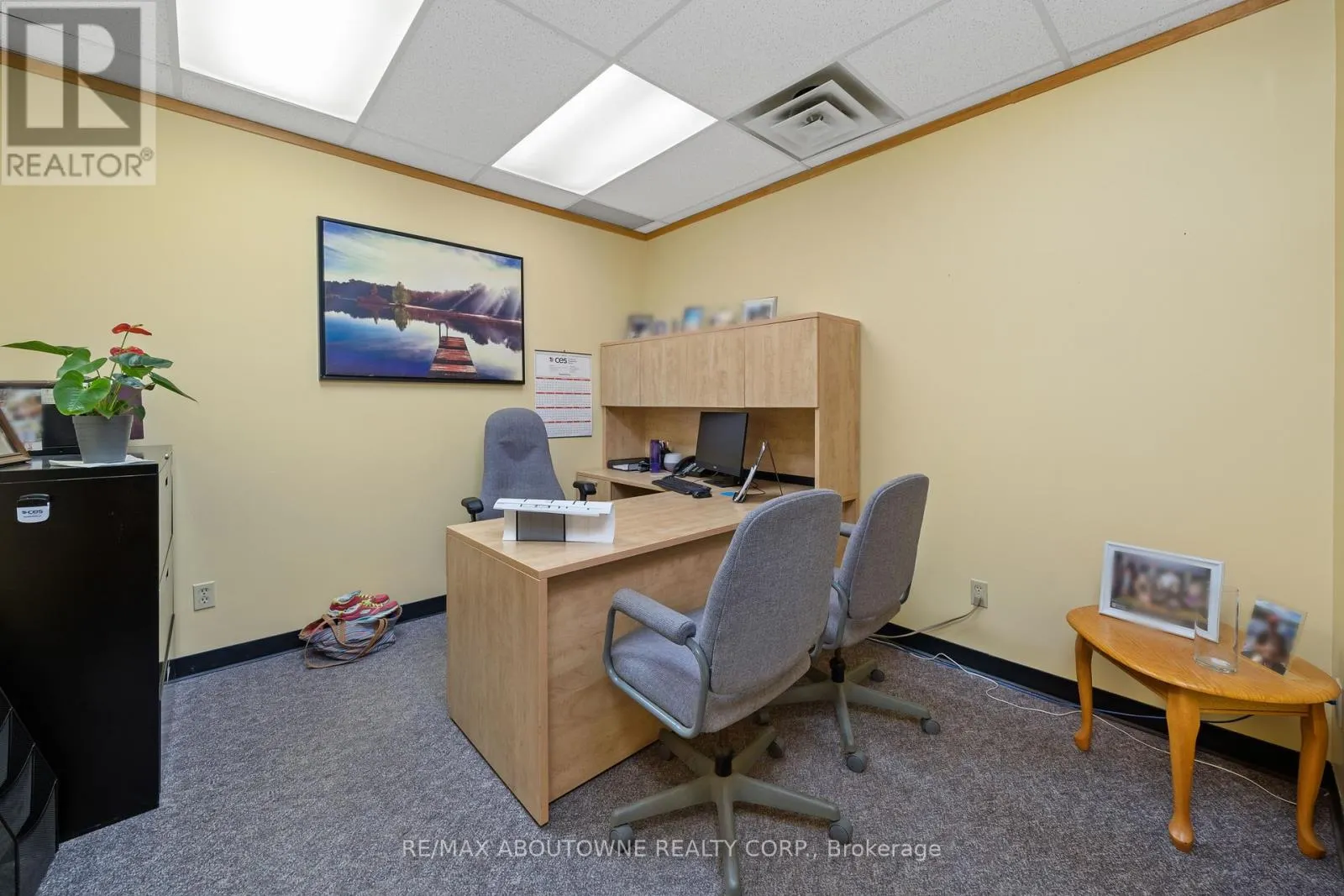 2 - 54 DUNDAS STREET E