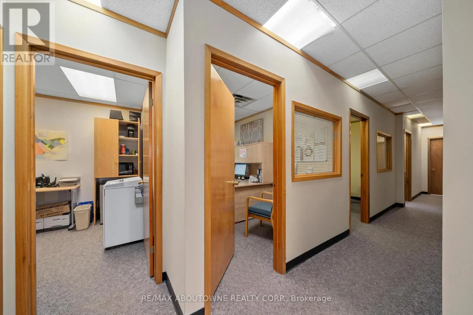 2 - 54 DUNDAS STREET E