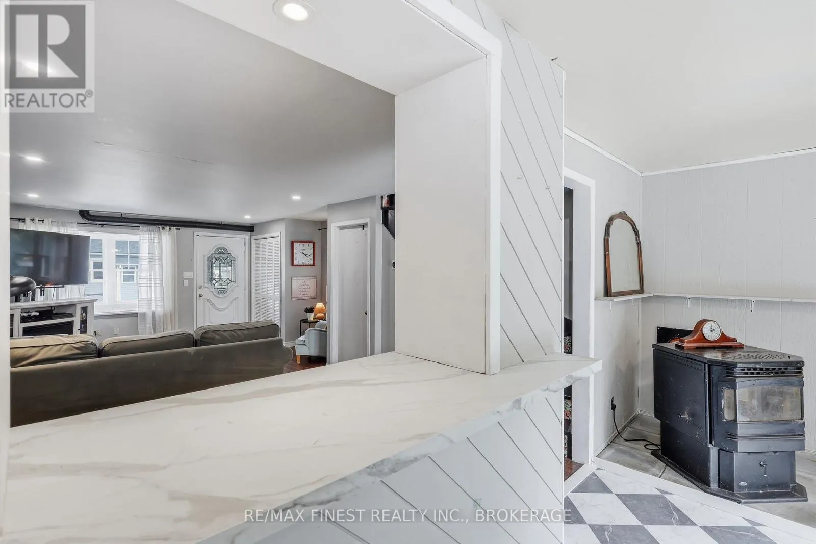 348 CHARLES STREET N