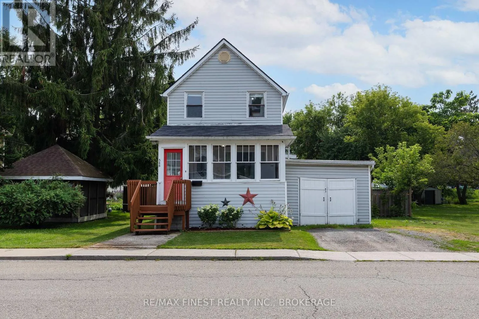 348 CHARLES STREET N