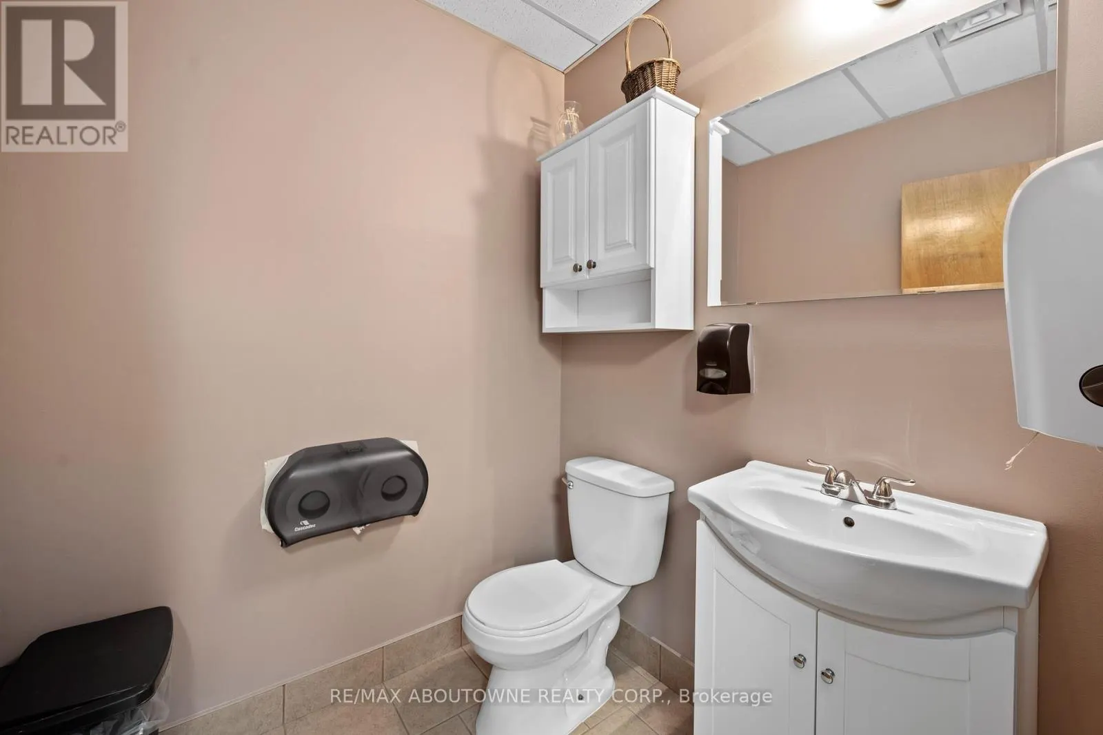 2 - 54 DUNDAS STREET E