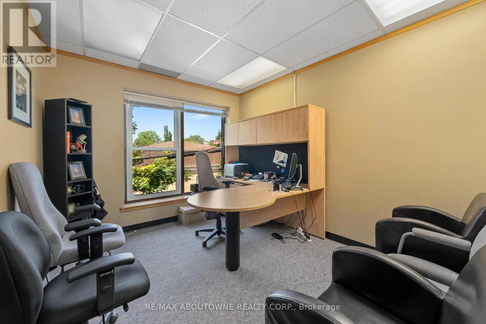 2 - 54 DUNDAS STREET E