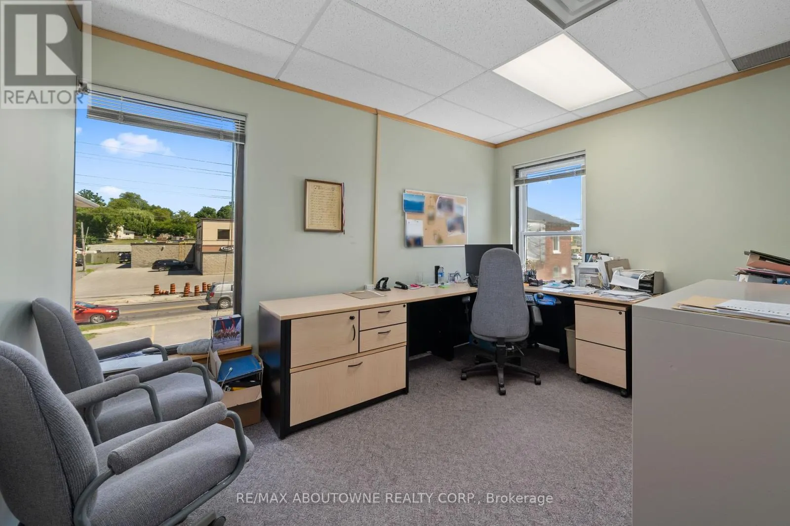 2 - 54 DUNDAS STREET E