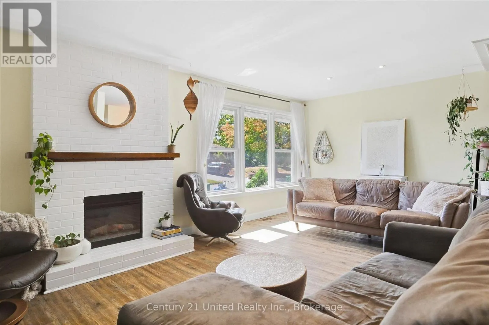 854 KAWARTHA DRIVE