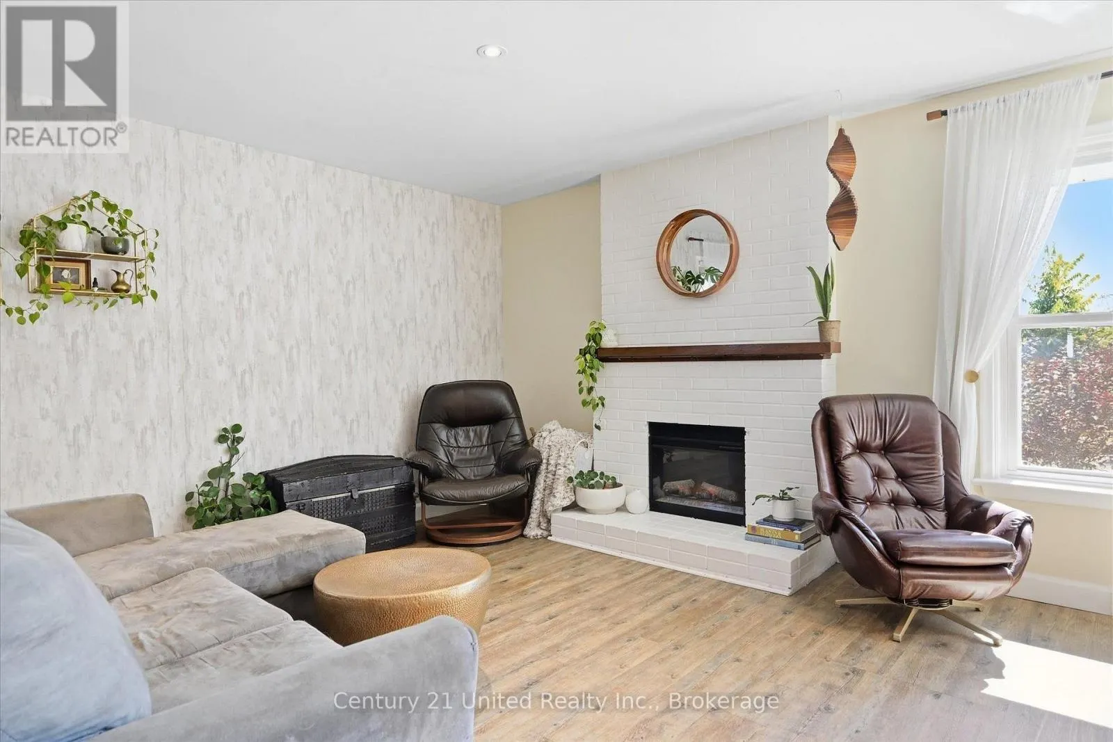 854 KAWARTHA DRIVE