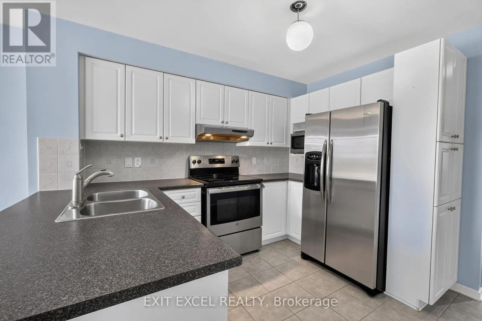 1 - 532 LAKERIDGE DRIVE