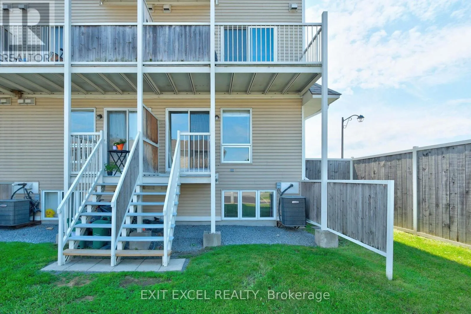 1 - 532 LAKERIDGE DRIVE
