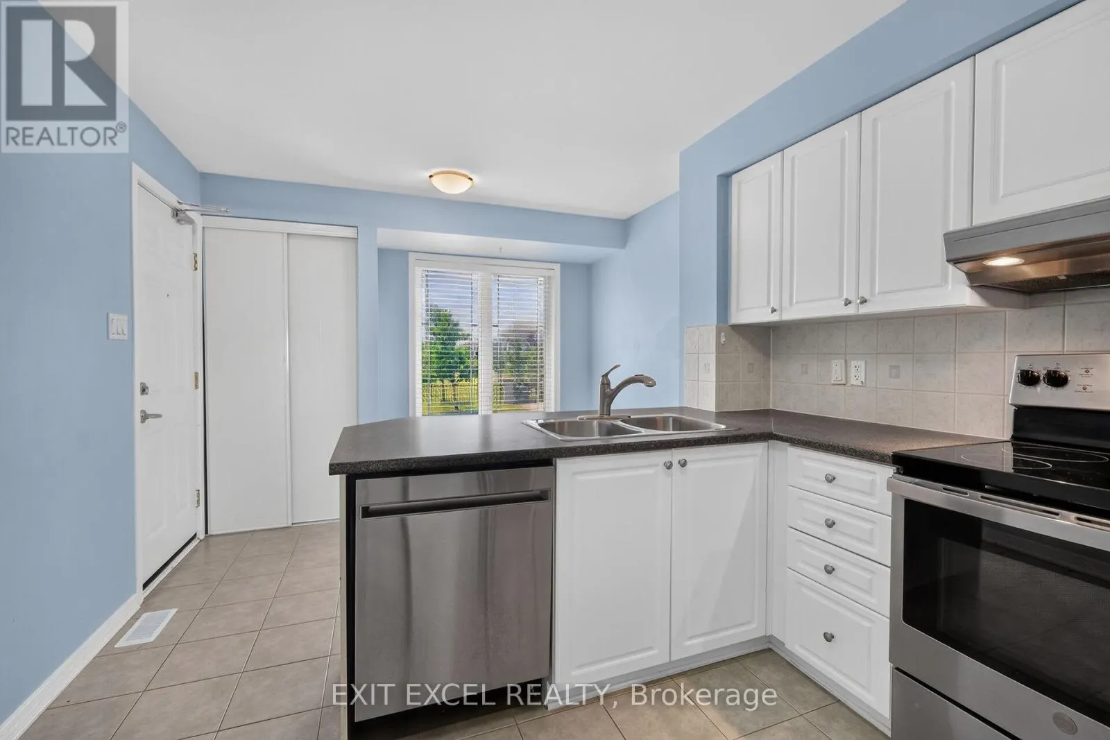 1 - 532 LAKERIDGE DRIVE
