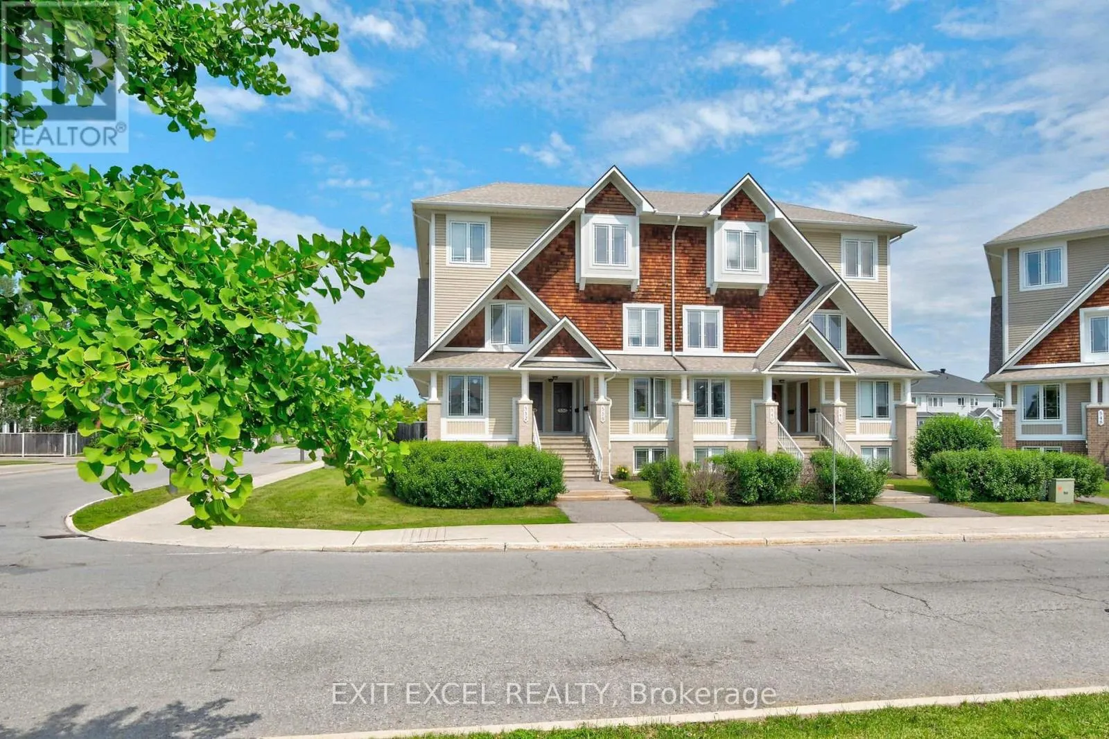 1 - 532 LAKERIDGE DRIVE