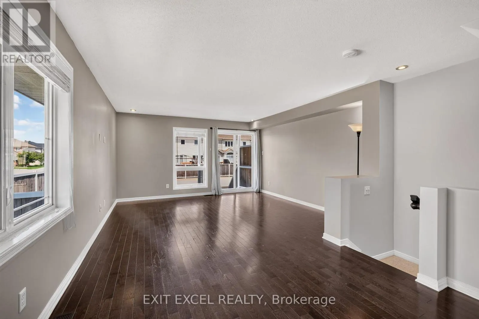 1 - 532 LAKERIDGE DRIVE