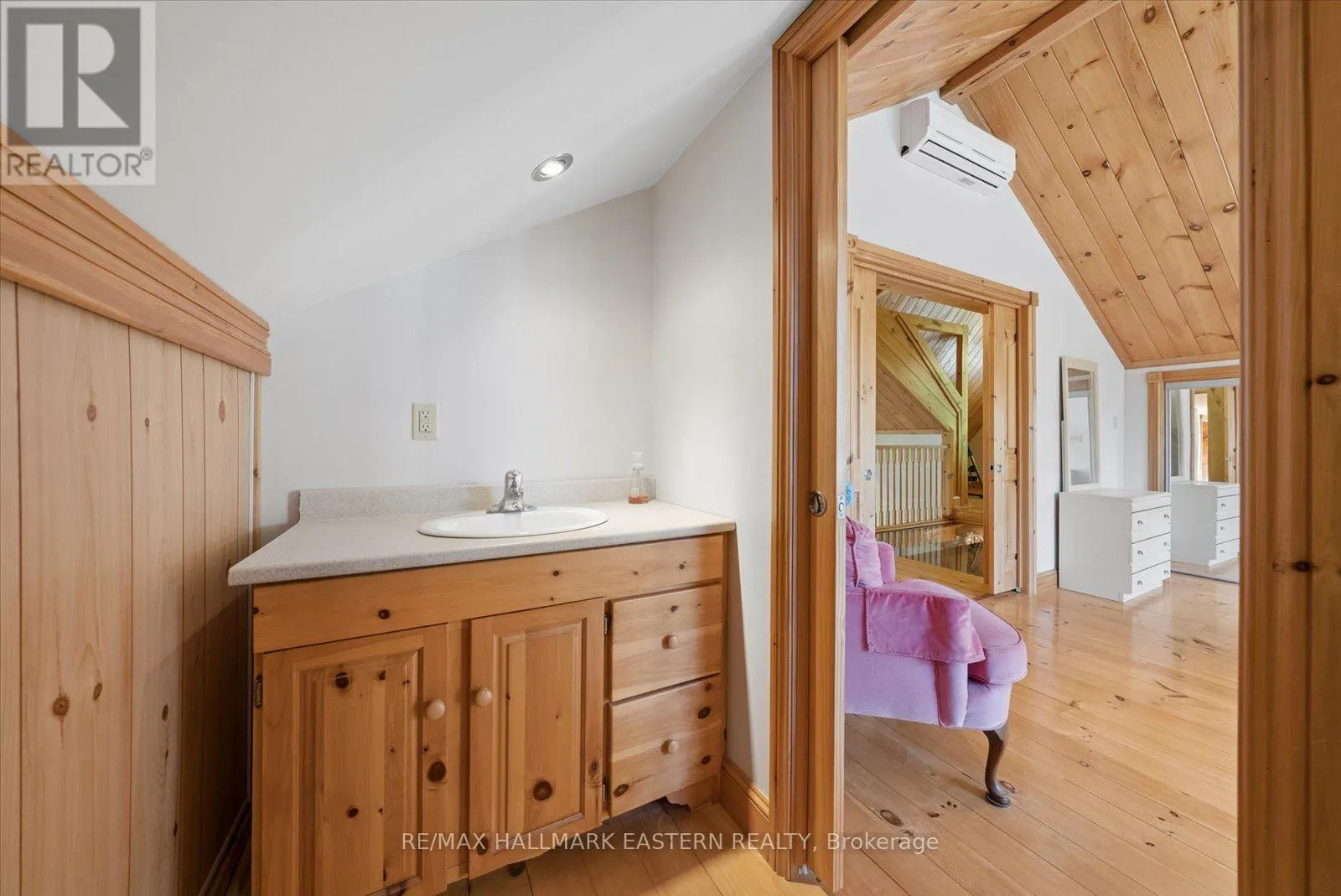 778 EIGHTH LINE ROAD S
