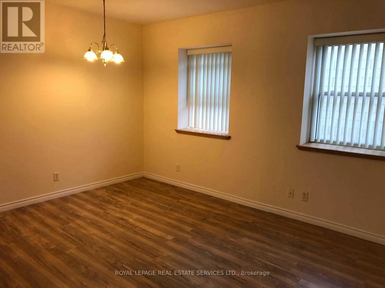 202 - 51 WYNDHAM STREET N