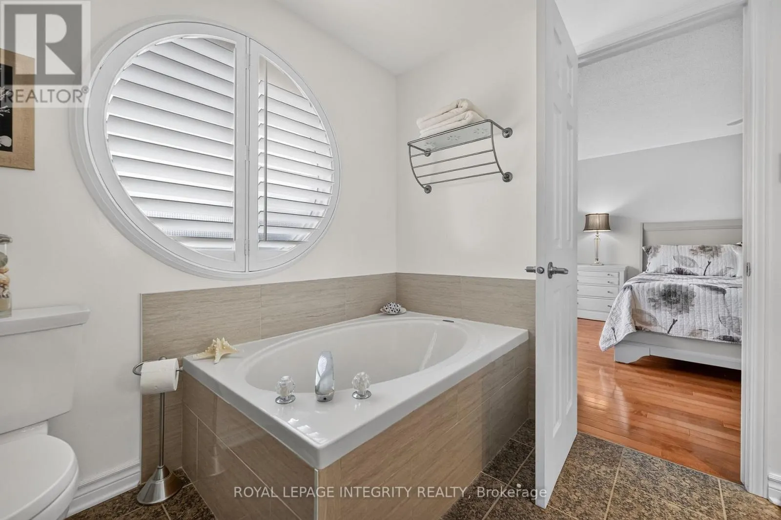 2117 SANDY OAKS DRIVE