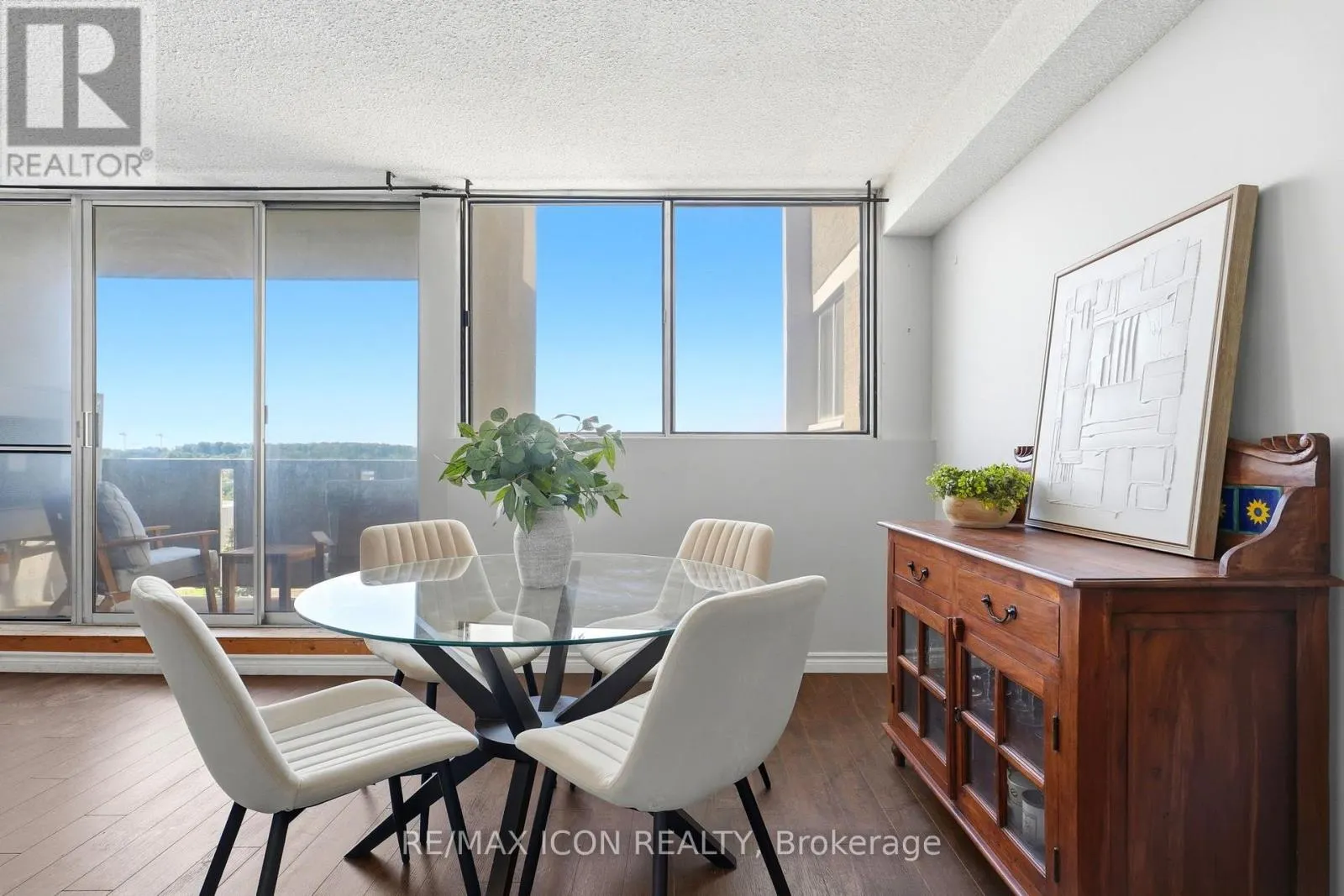 708 - 375 KING STREET N
