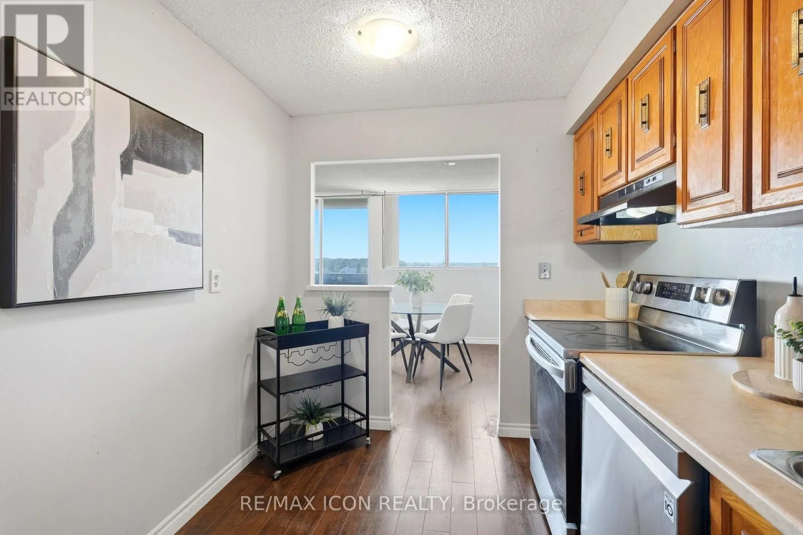 708 - 375 KING STREET N
