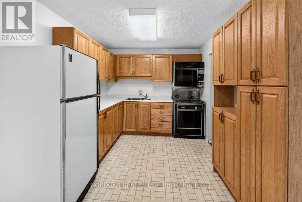 201 - 120 BARRETT COURT #201