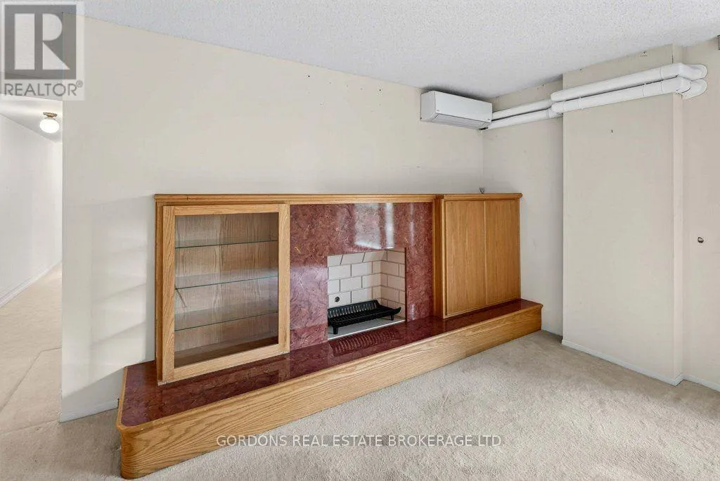 201 - 120 BARRETT COURT #201