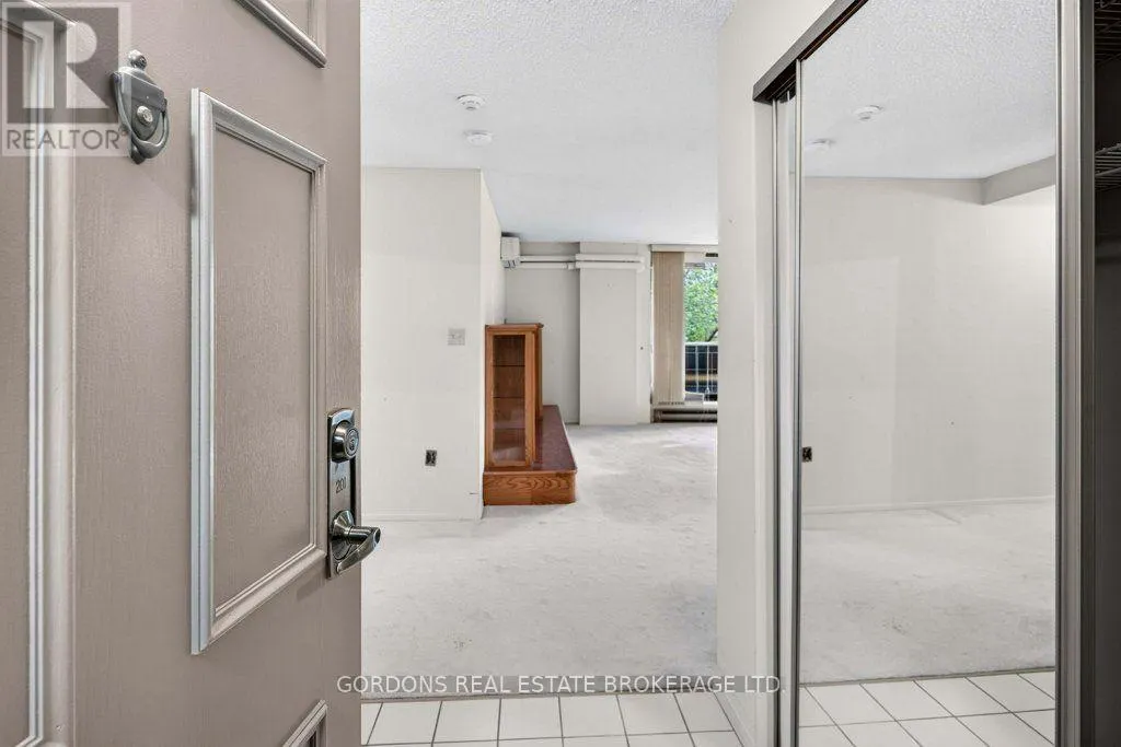 201 - 120 BARRETT COURT #201