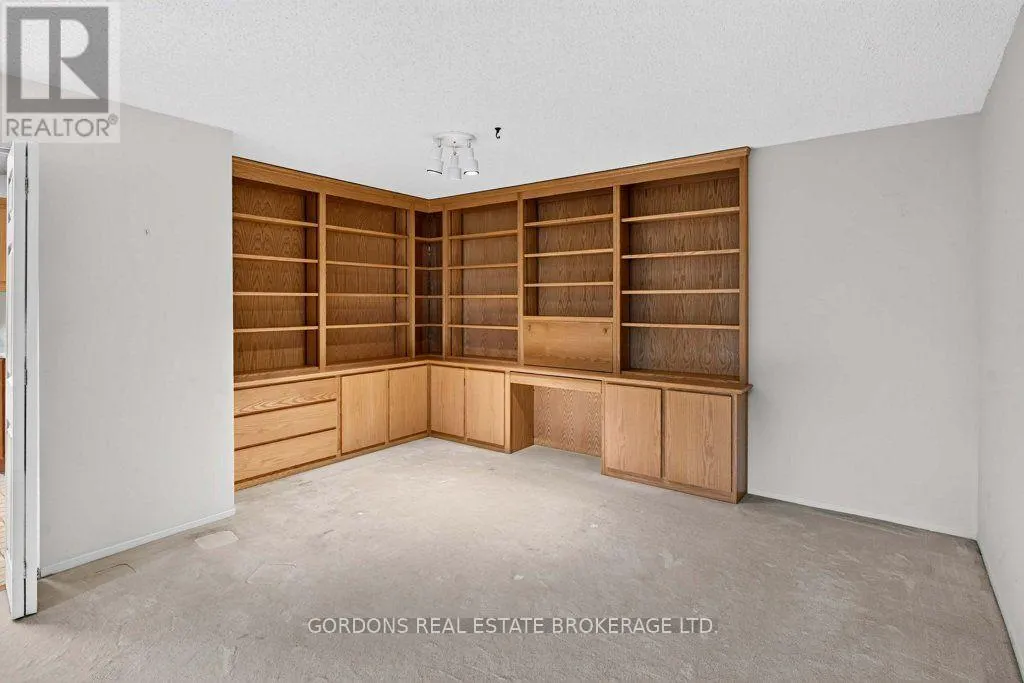 201 - 120 BARRETT COURT #201