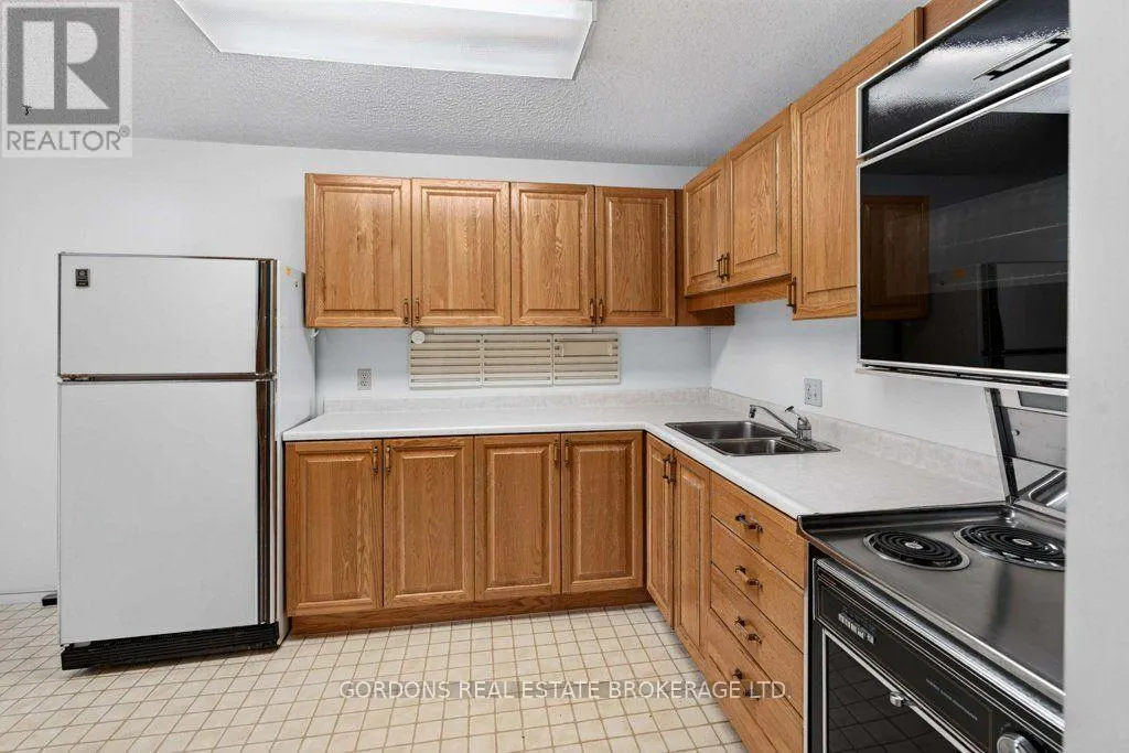 201 - 120 BARRETT COURT #201