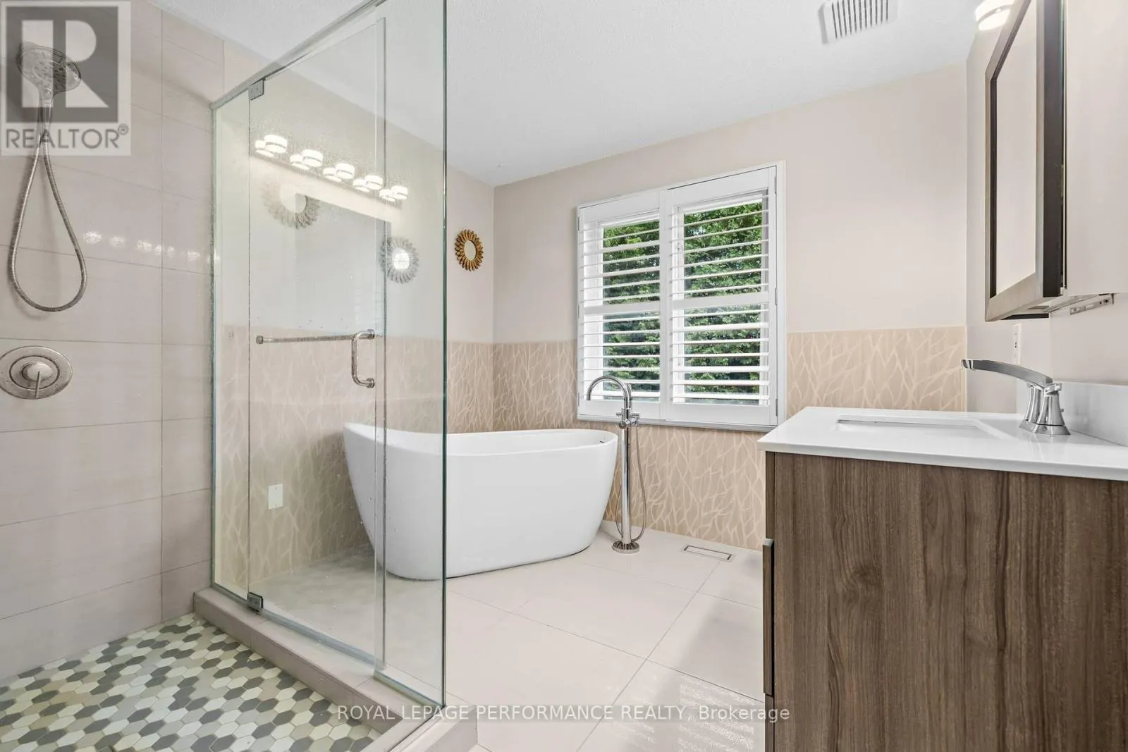 3080 CONC. 3 PLANTAGENET ROAD