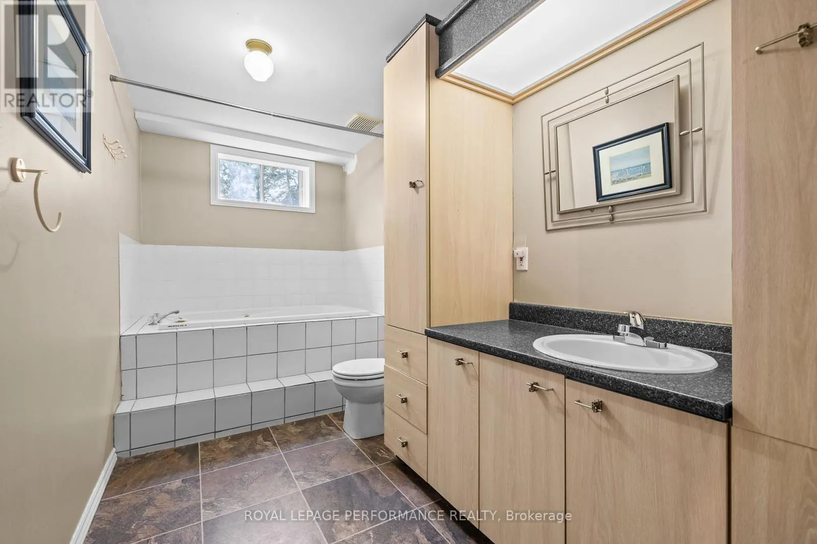 3080 CONC. 3 PLANTAGENET ROAD