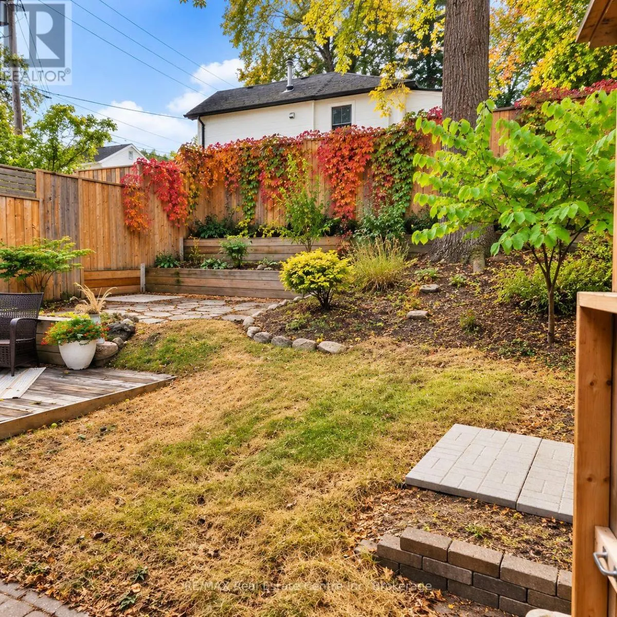 6 DUFFERIN STREET