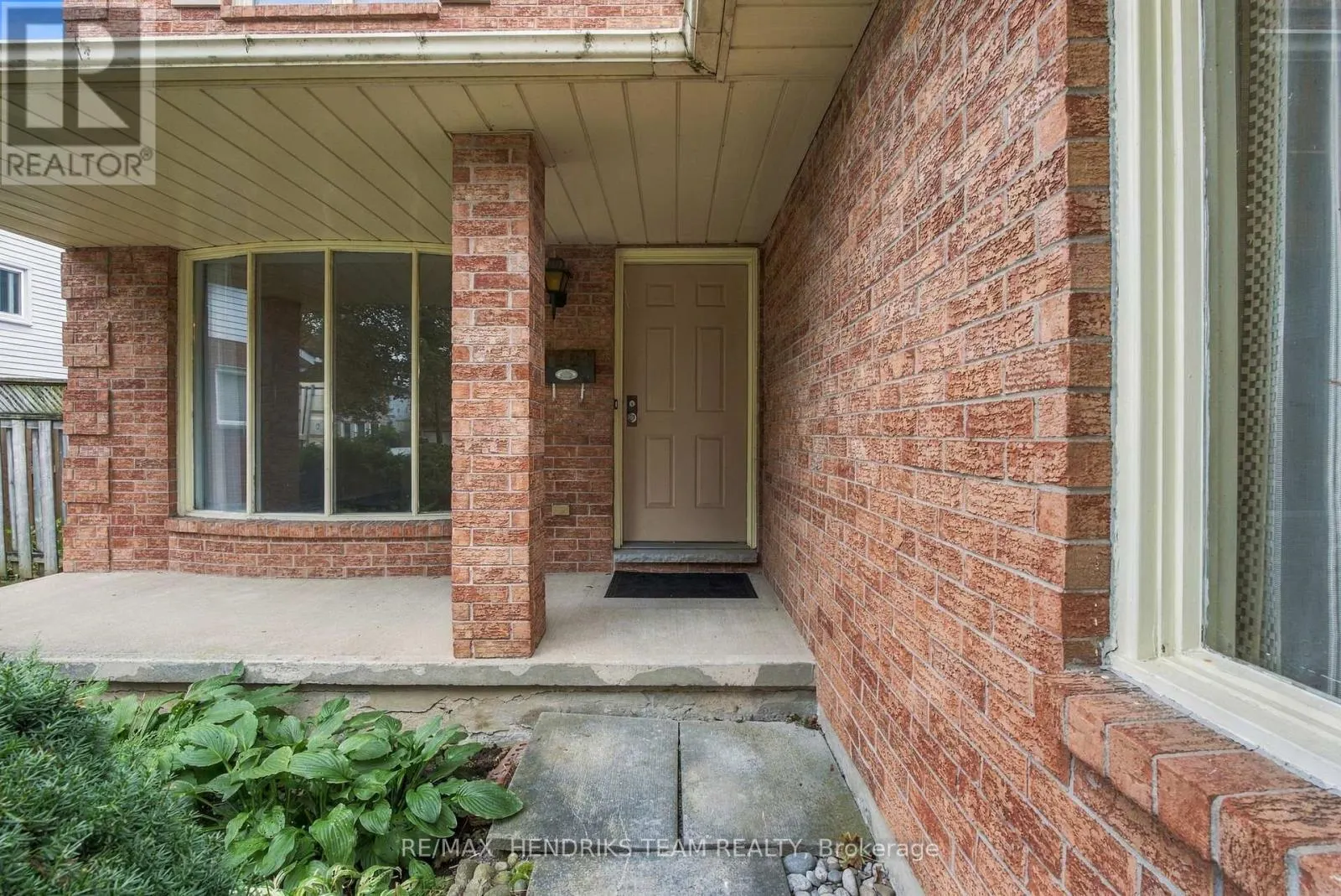 17 FARMINGTON DRIVE