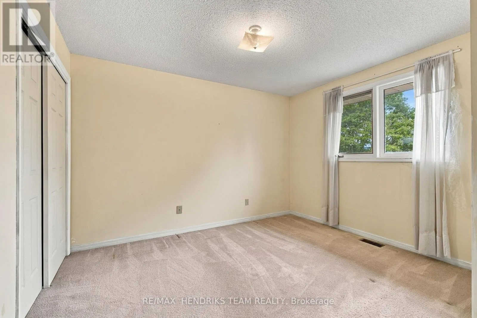 17 FARMINGTON DRIVE