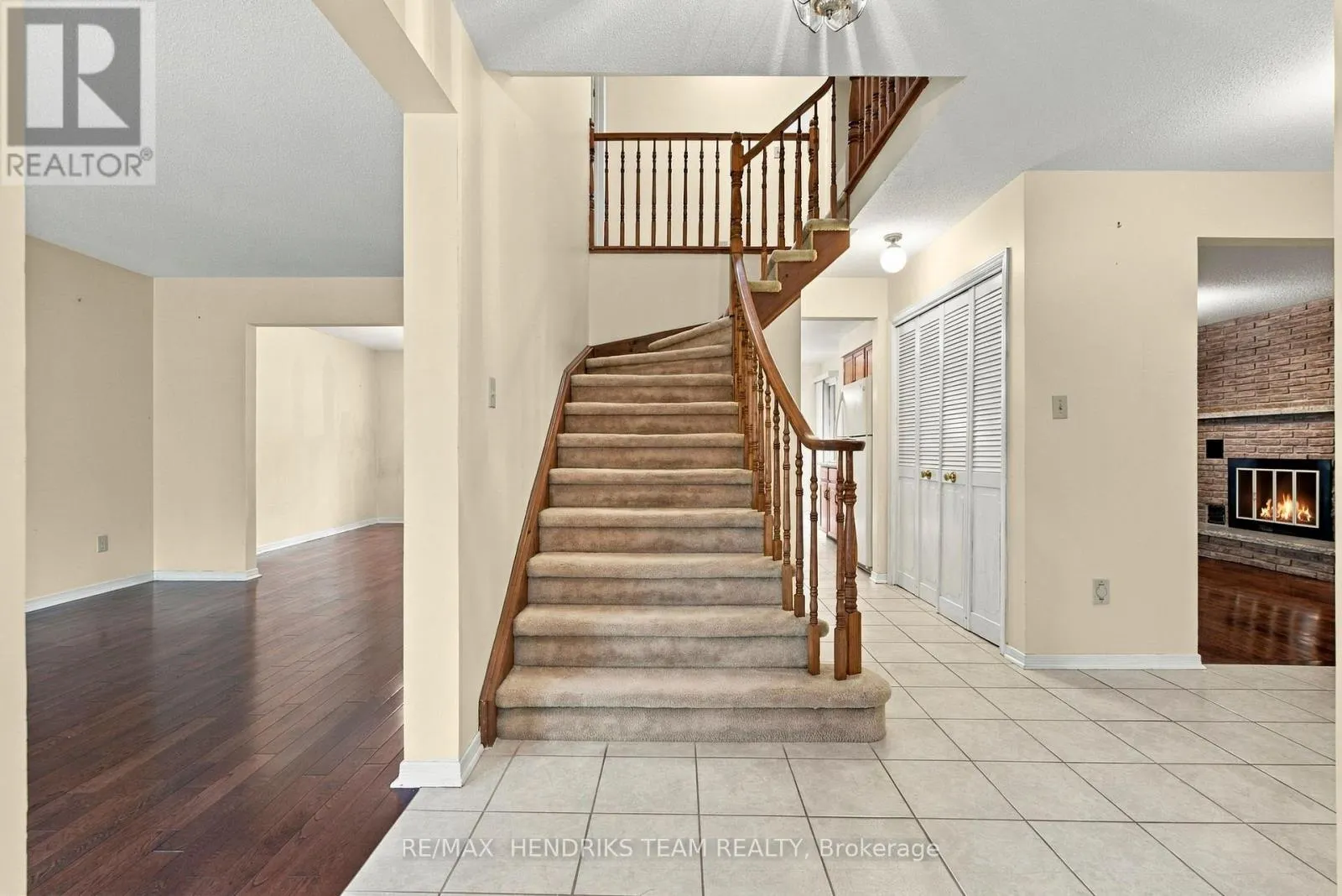 17 FARMINGTON DRIVE