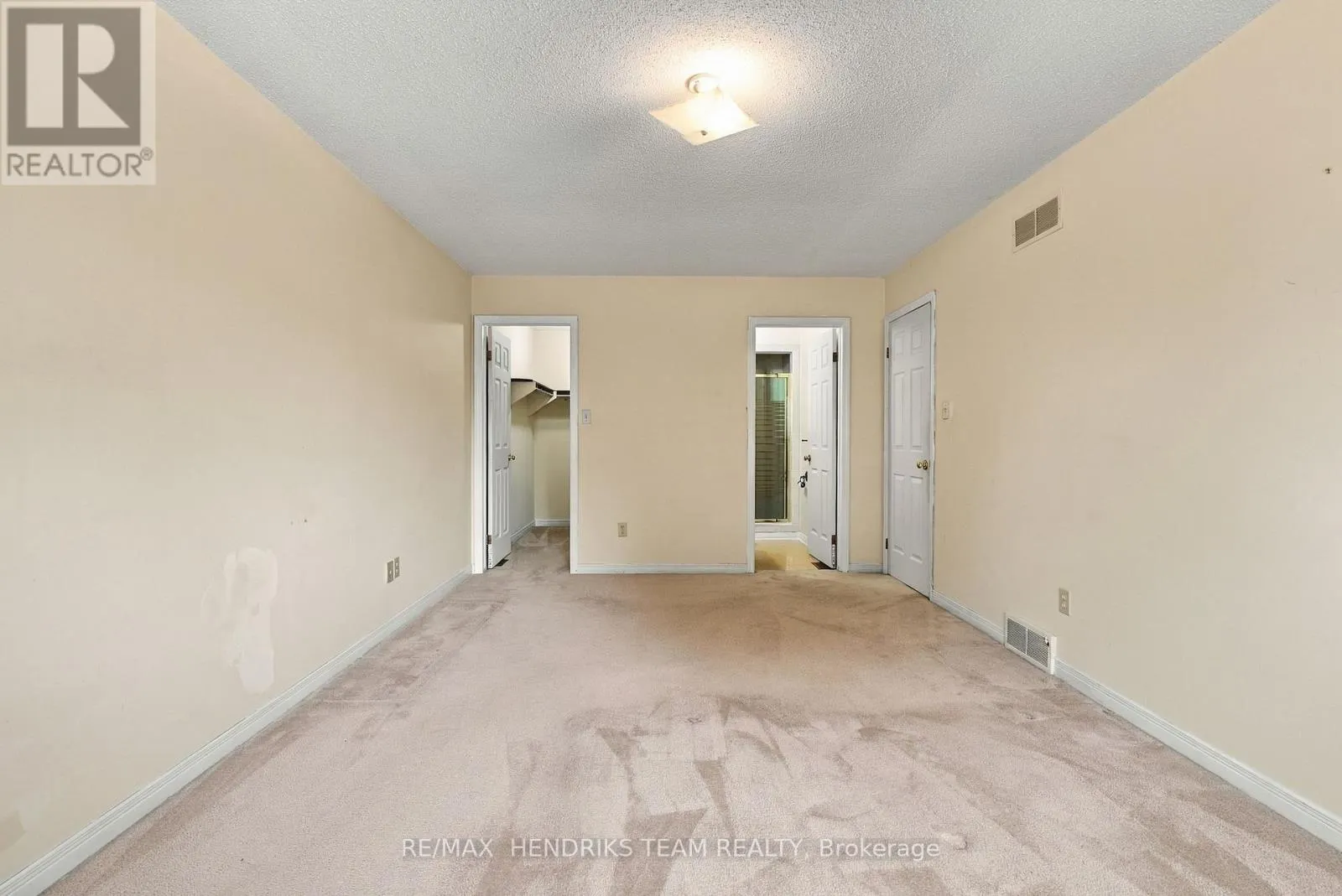 17 FARMINGTON DRIVE