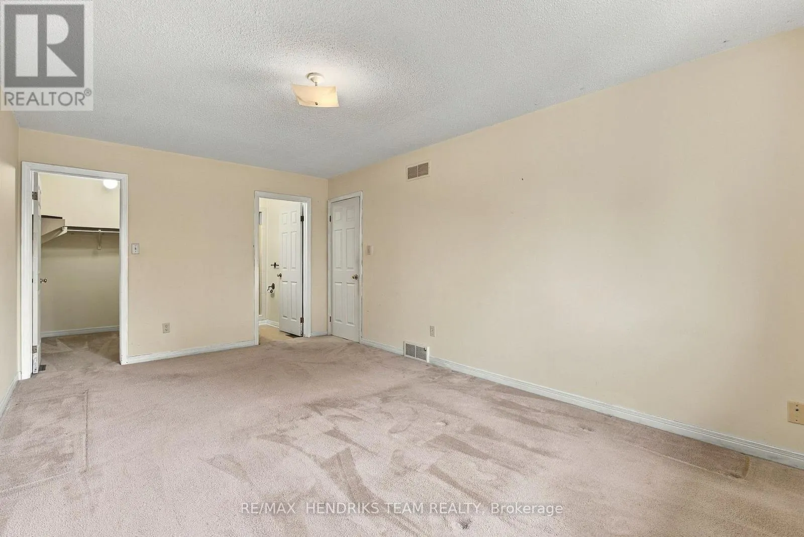 17 FARMINGTON DRIVE