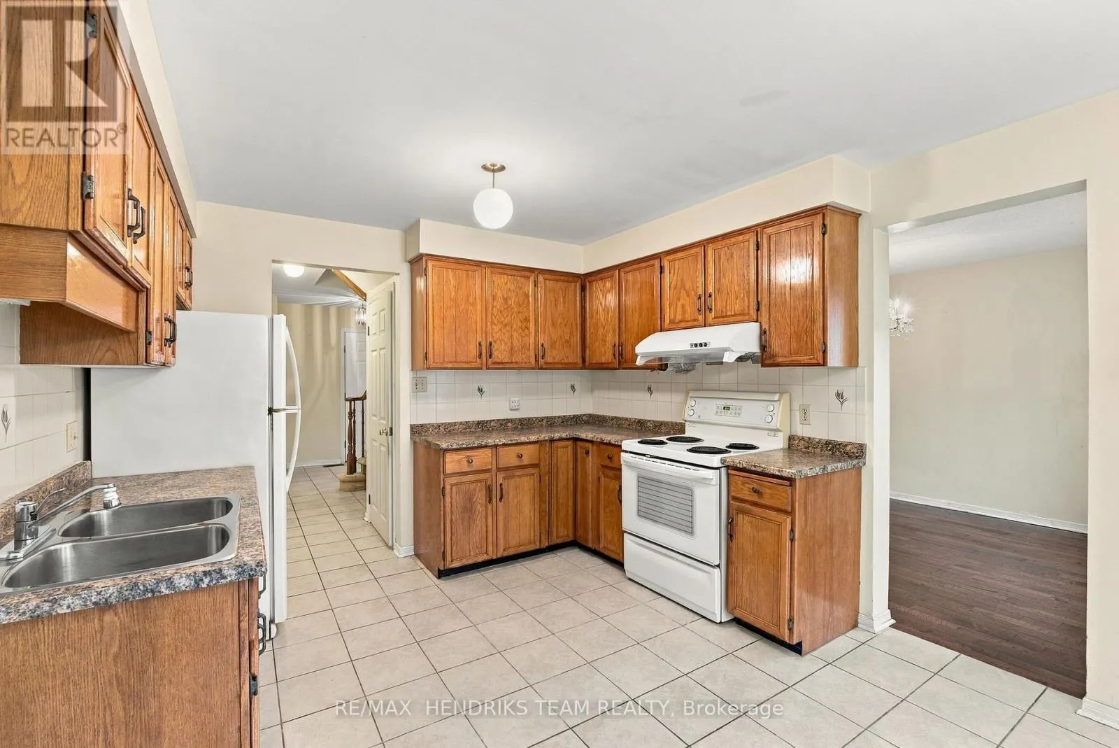 17 FARMINGTON DRIVE