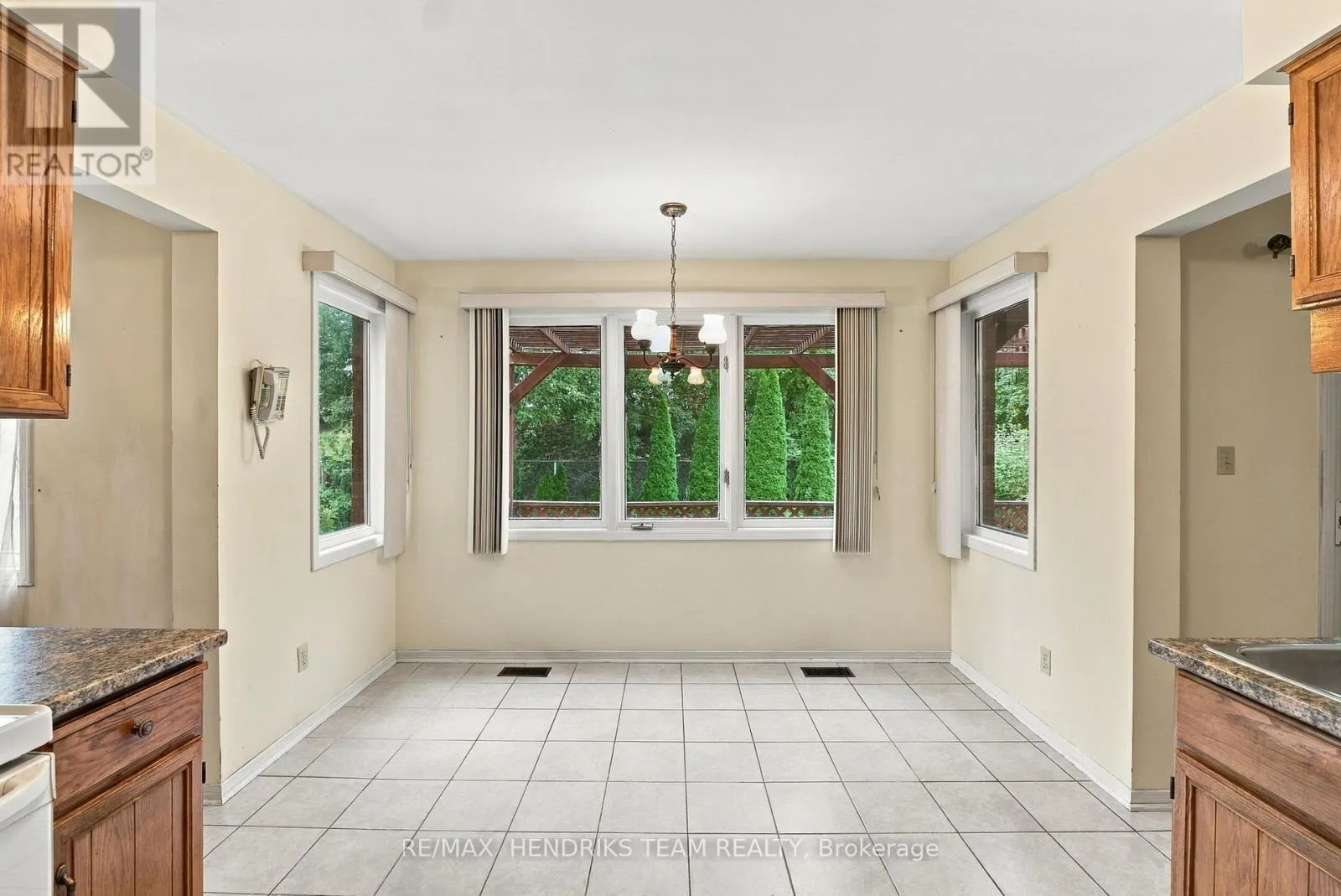 17 FARMINGTON DRIVE