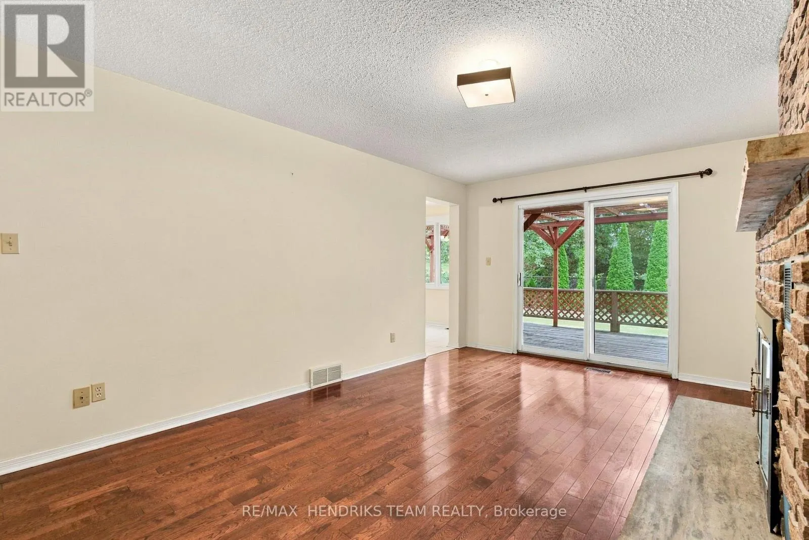 17 FARMINGTON DRIVE