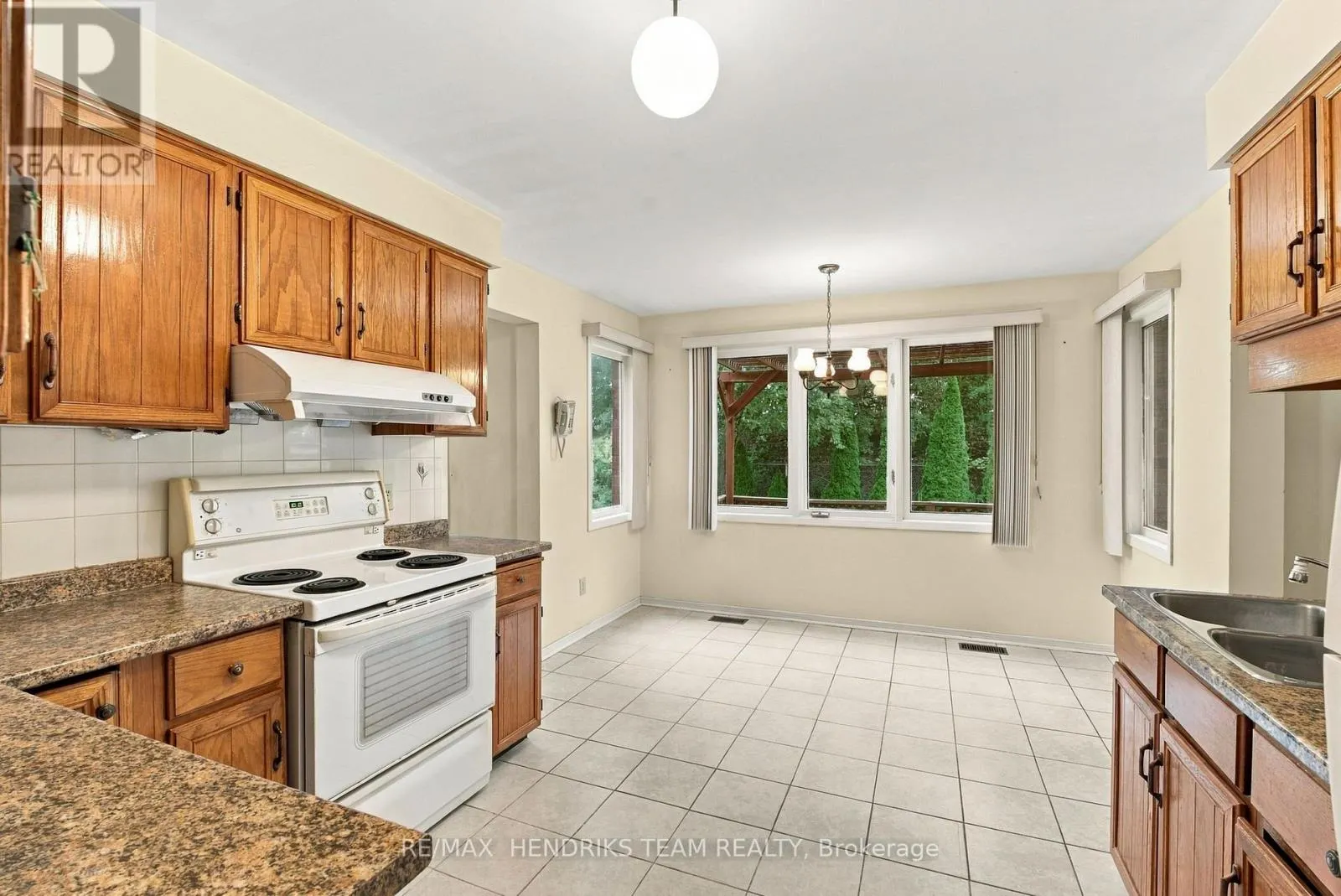17 FARMINGTON DRIVE