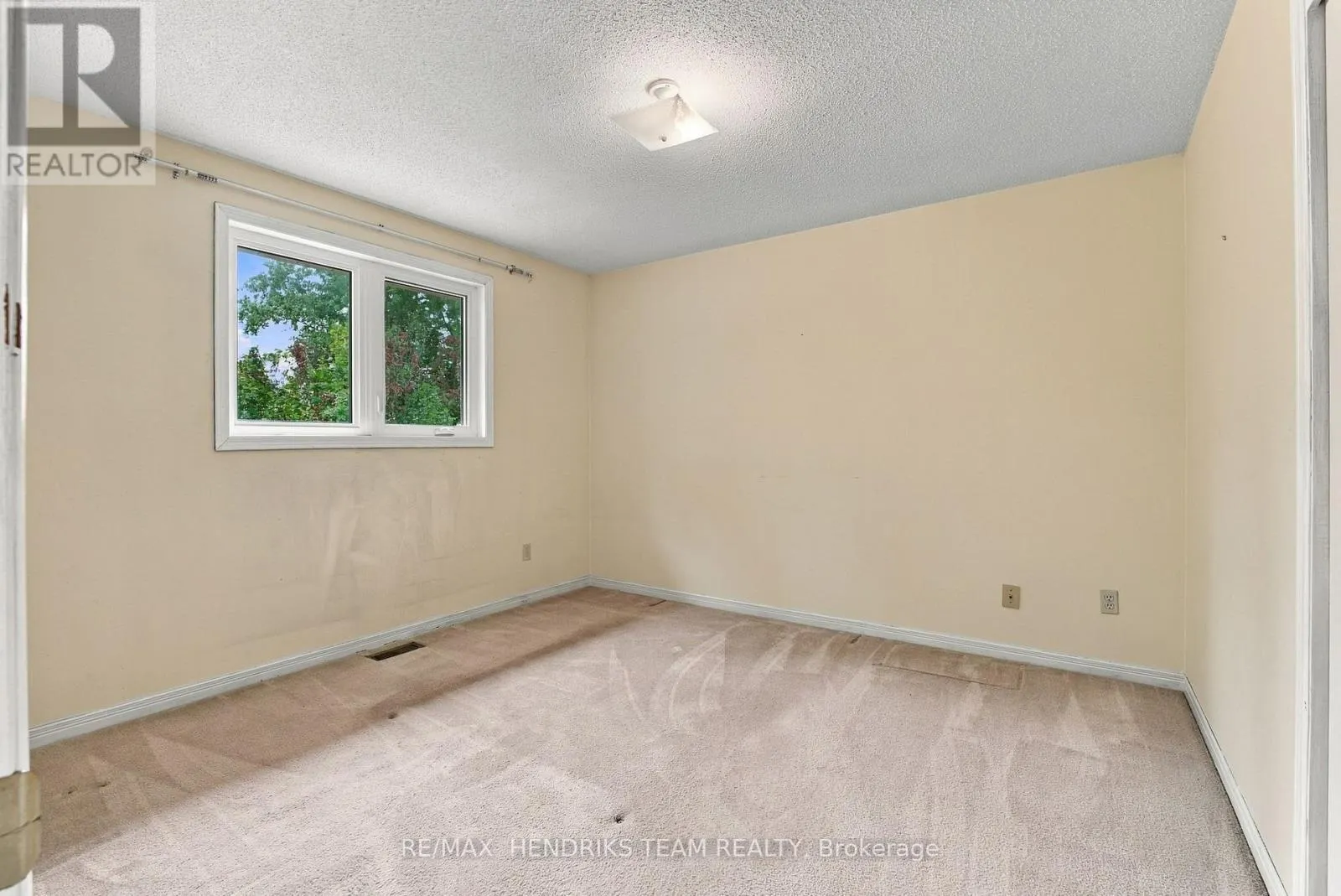 17 FARMINGTON DRIVE
