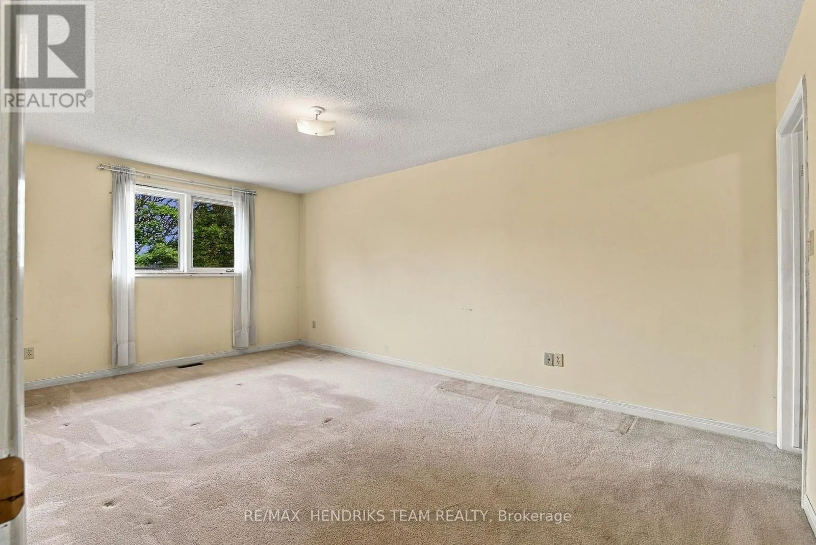 17 FARMINGTON DRIVE