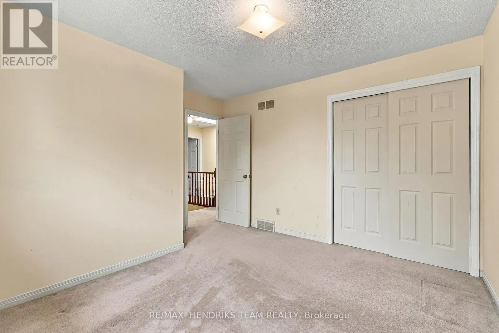 17 FARMINGTON DRIVE