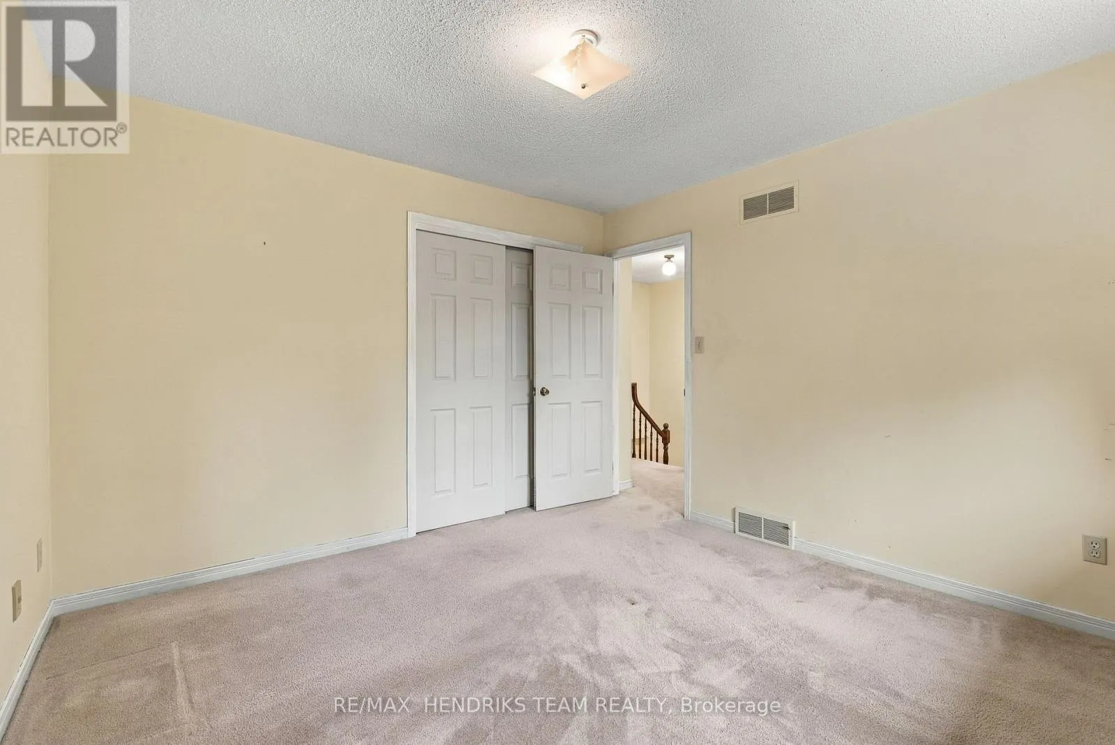 17 FARMINGTON DRIVE