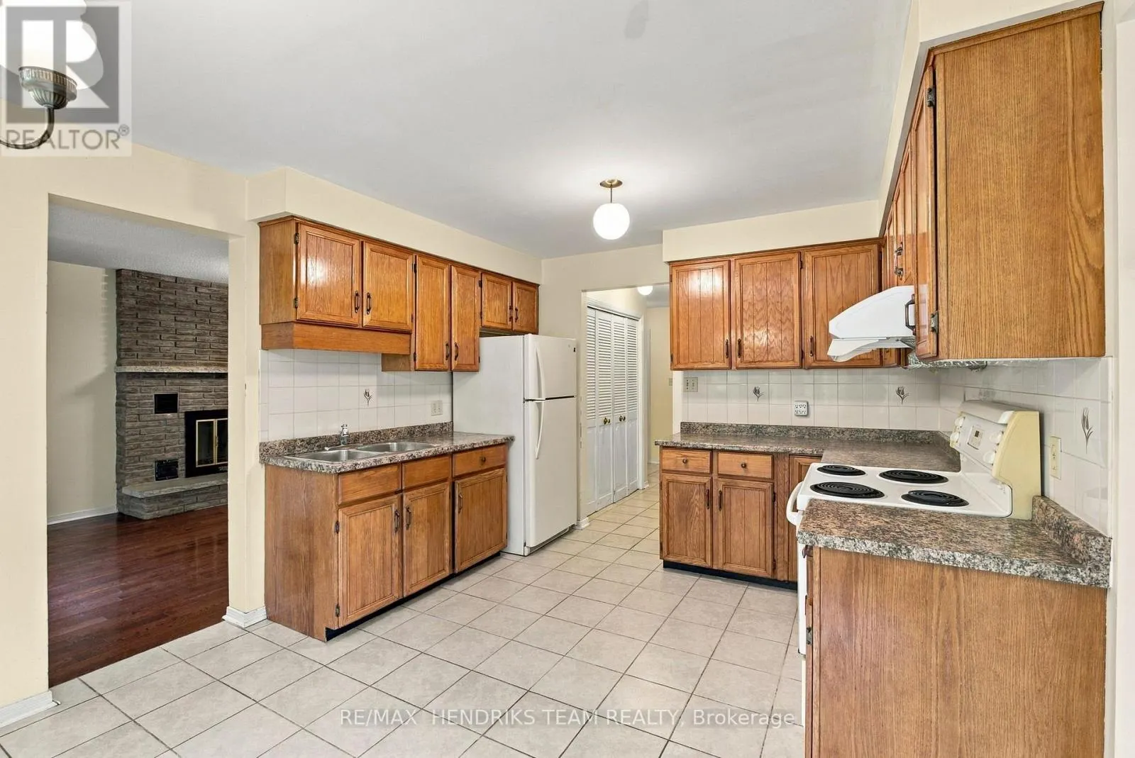 17 FARMINGTON DRIVE